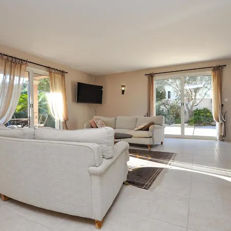 4 Bedroom Pet Friendly In Maxime Holiday home