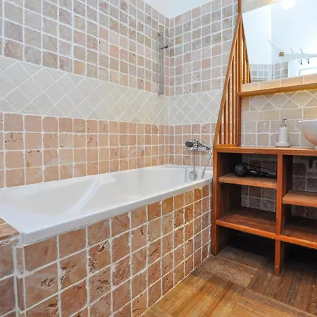 4 Bedroom Pet Friendly In Maxime Holiday home *