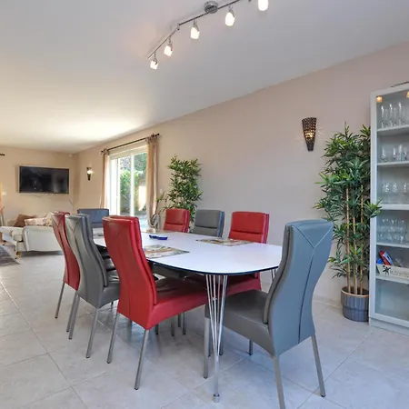 Holiday home 4 Bedroom Pet Friendly In Maxime *