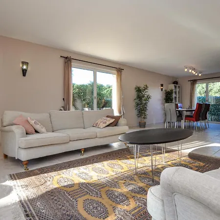 4 Bedroom Pet Friendly In Maxime
