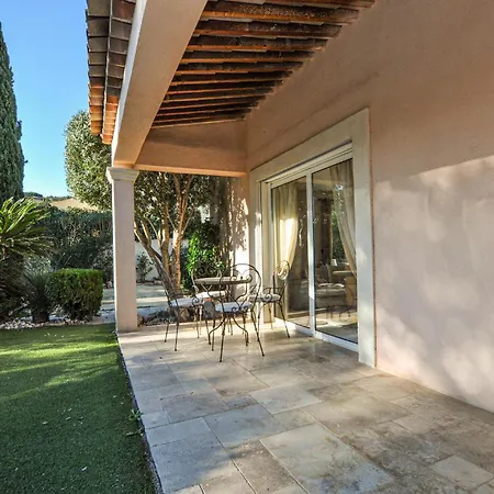 4 Bedroom Pet Friendly In Maxime Holiday home *
